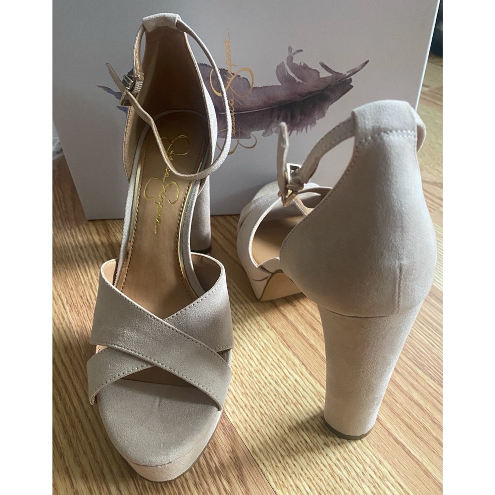 NWT - Brand New Jessica Simpson Irbella Platform Sandal Beige MicroSuede 8.5 - Picture 3 of 10